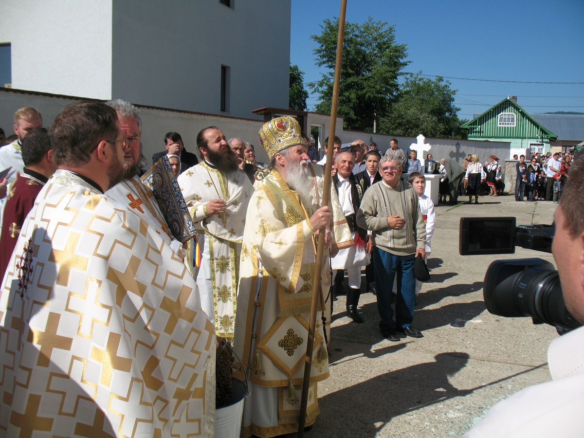 Sfinţirea picturii Bisericii "Sfânta Parascheva" din parohia Marginea Sfinţirea picturii Bisericii "Sfânta Parascheva" din parohia Marginea