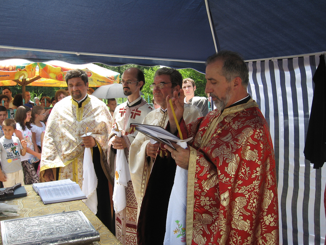 Slujbă de pomenire a eroilor la Stânca Roznovanu