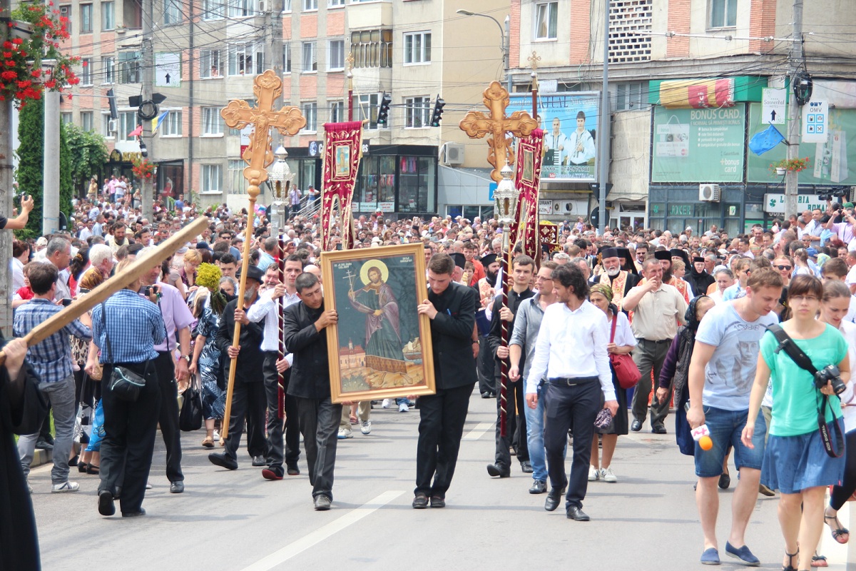 Procesiune cu moaştele Sfântului Ioan cel Nou de la Suceava