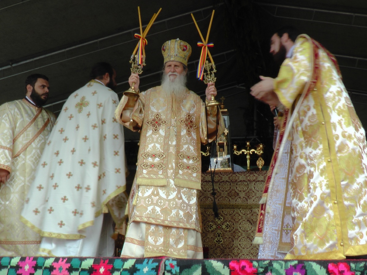 &quot;Oamenii se sfinţesc atunci când ridică sau înfrumuseţează o biserică&quot;