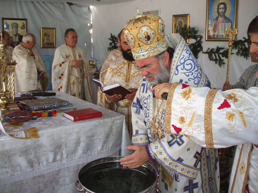 Binecuvântare arhierească în parohia ,,Sfânta Înviere” din Buhuși