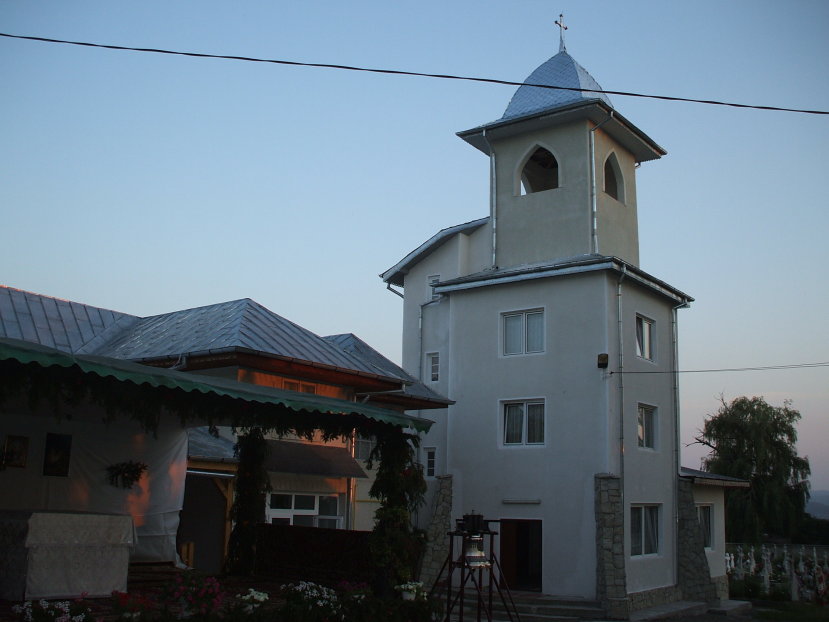 Binecuvântare arhierească în parohia ,,Sfânta Înviere” din Buhuși Binecuvântare arhierească în parohia ,,Sfânta Înviere” din Buhuși