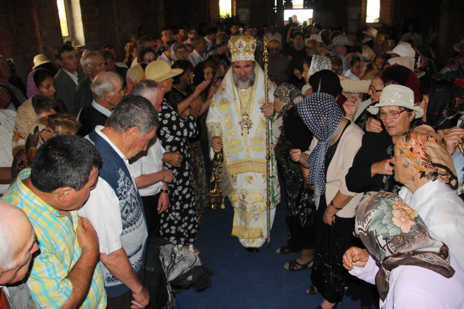 Prima liturghie arhierească în biserica Mănăstirii Calapodeşti