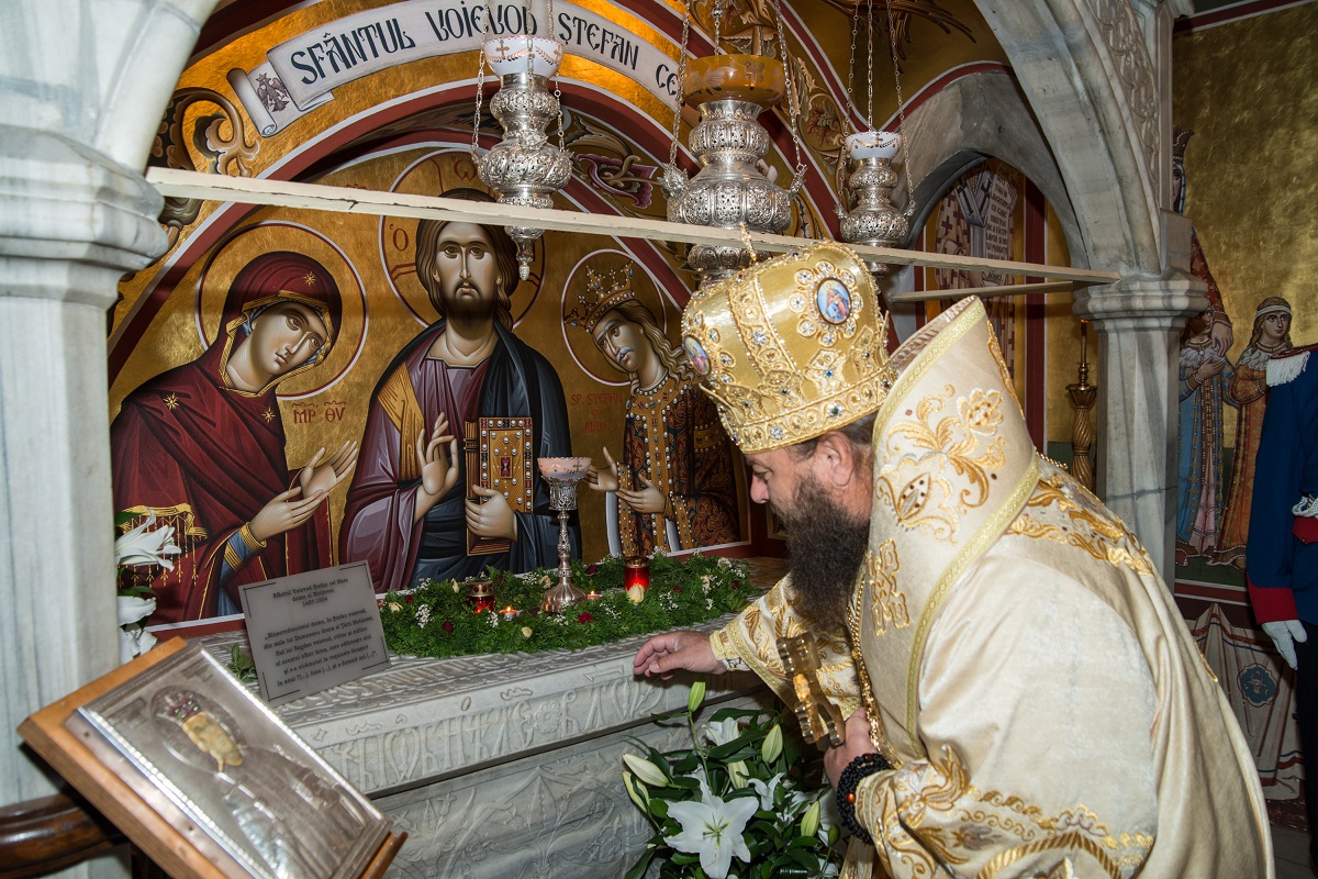 Liturghie arhierească la Mănăstirea Putna