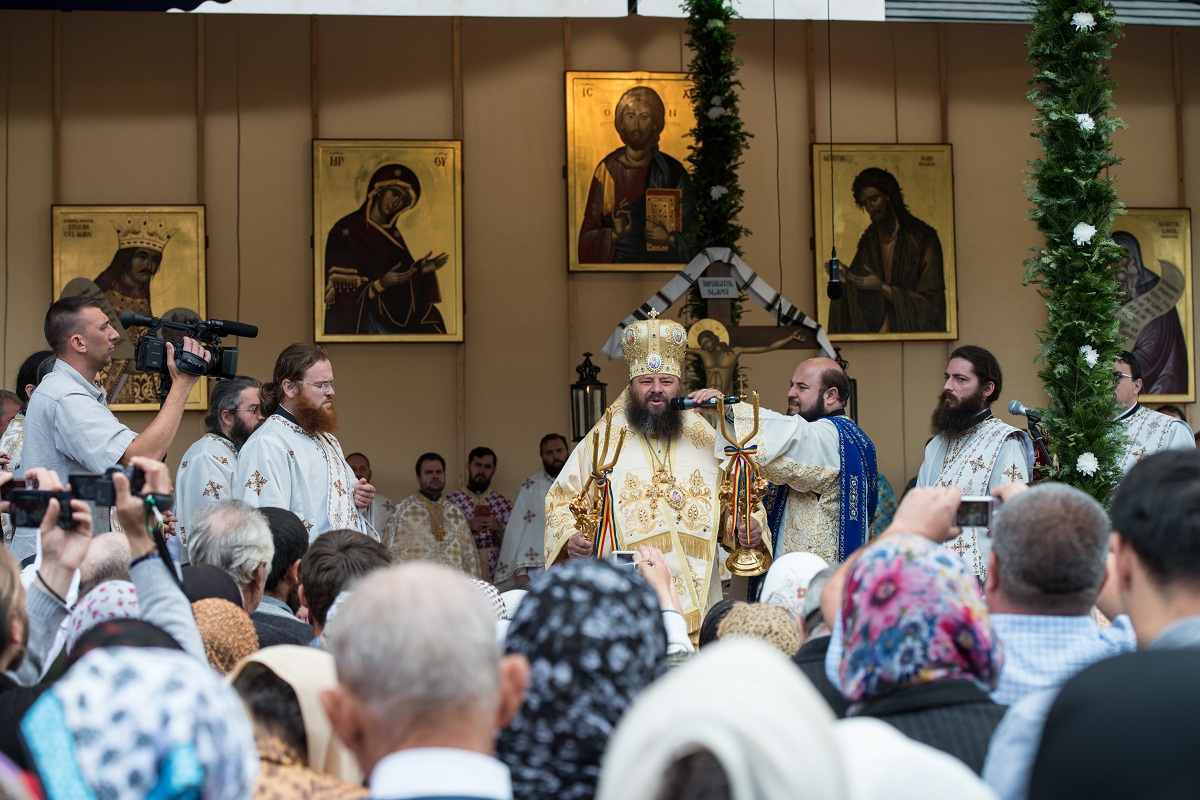 Liturghie arhierească la Mănăstirea Putna