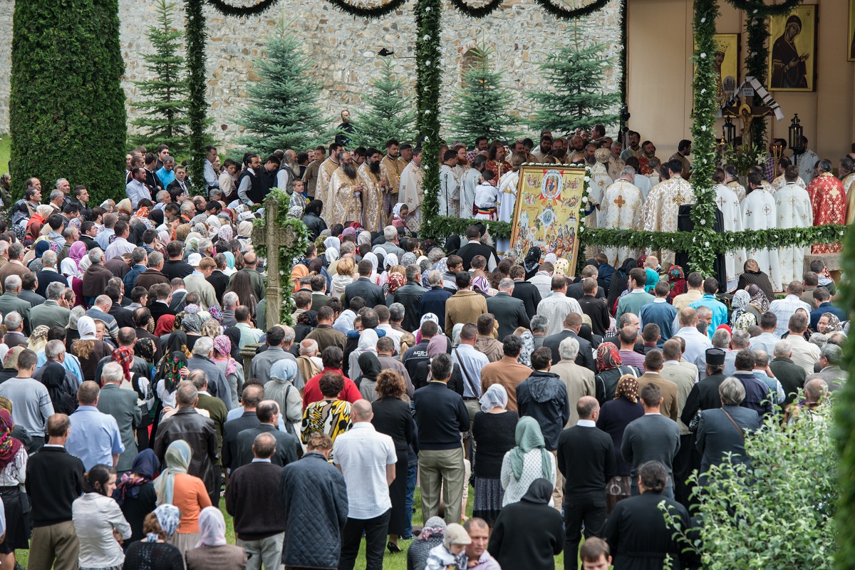 Liturghie arhierească la Mănăstirea Putna