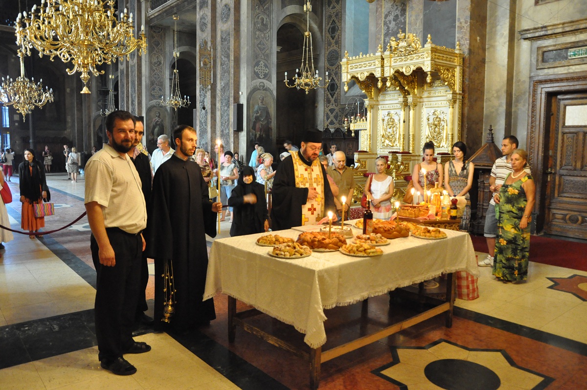 Parastas pentru patriarhul Teoctist la Catedrala mitropolitană din Iaşi