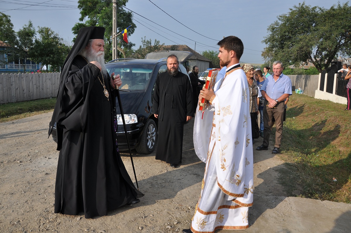 Biserica parohiei Iacobeni, resfinţită de PS Calinic Botoşăneanul