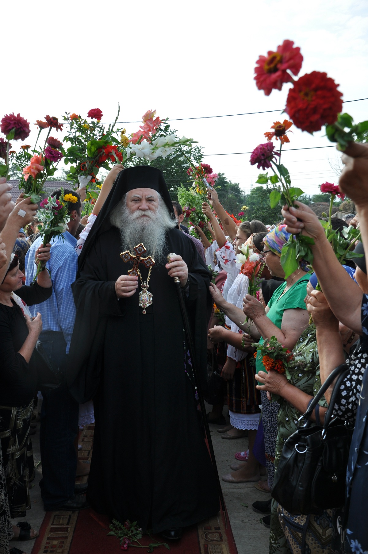 Biserica parohiei Iacobeni, resfinţită de PS Calinic Botoşăneanul