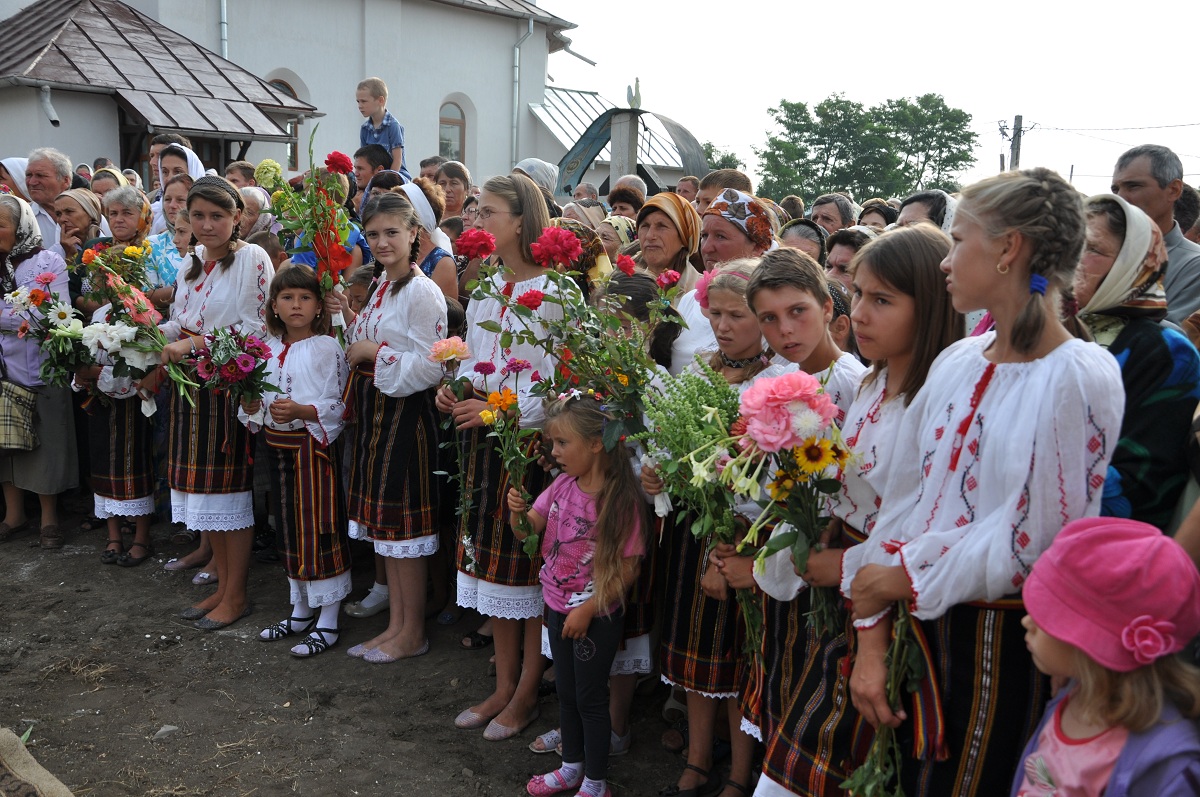 Biserica parohiei Iacobeni, resfinţită de PS Calinic Botoşăneanul