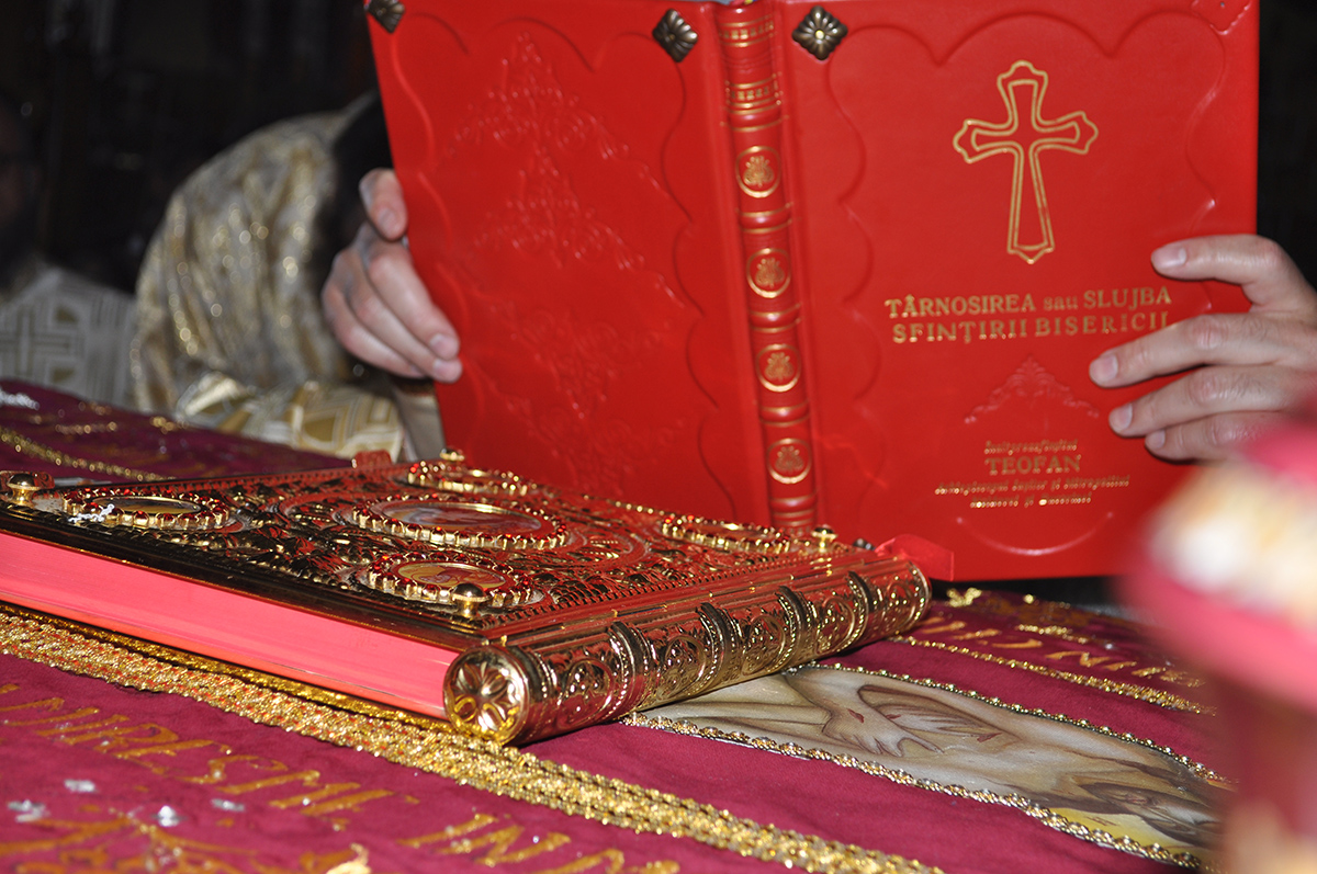 Ce legătură există între Taina Cununiei şi sfinţirea unei biserici?