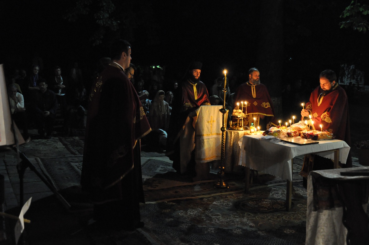 Priveghere de toată noaptea la Mănăstirea Bucium