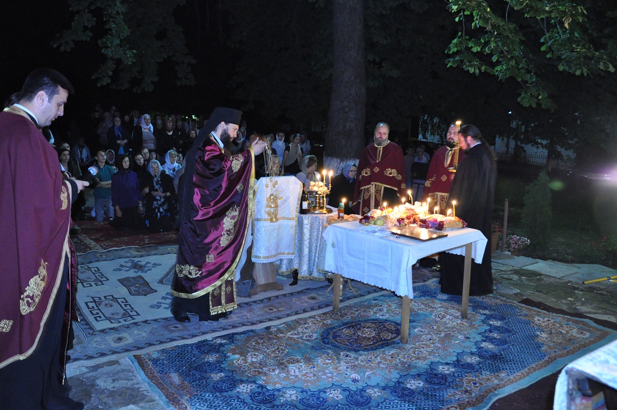 Priveghere de toată noaptea la Mănăstirea Bucium