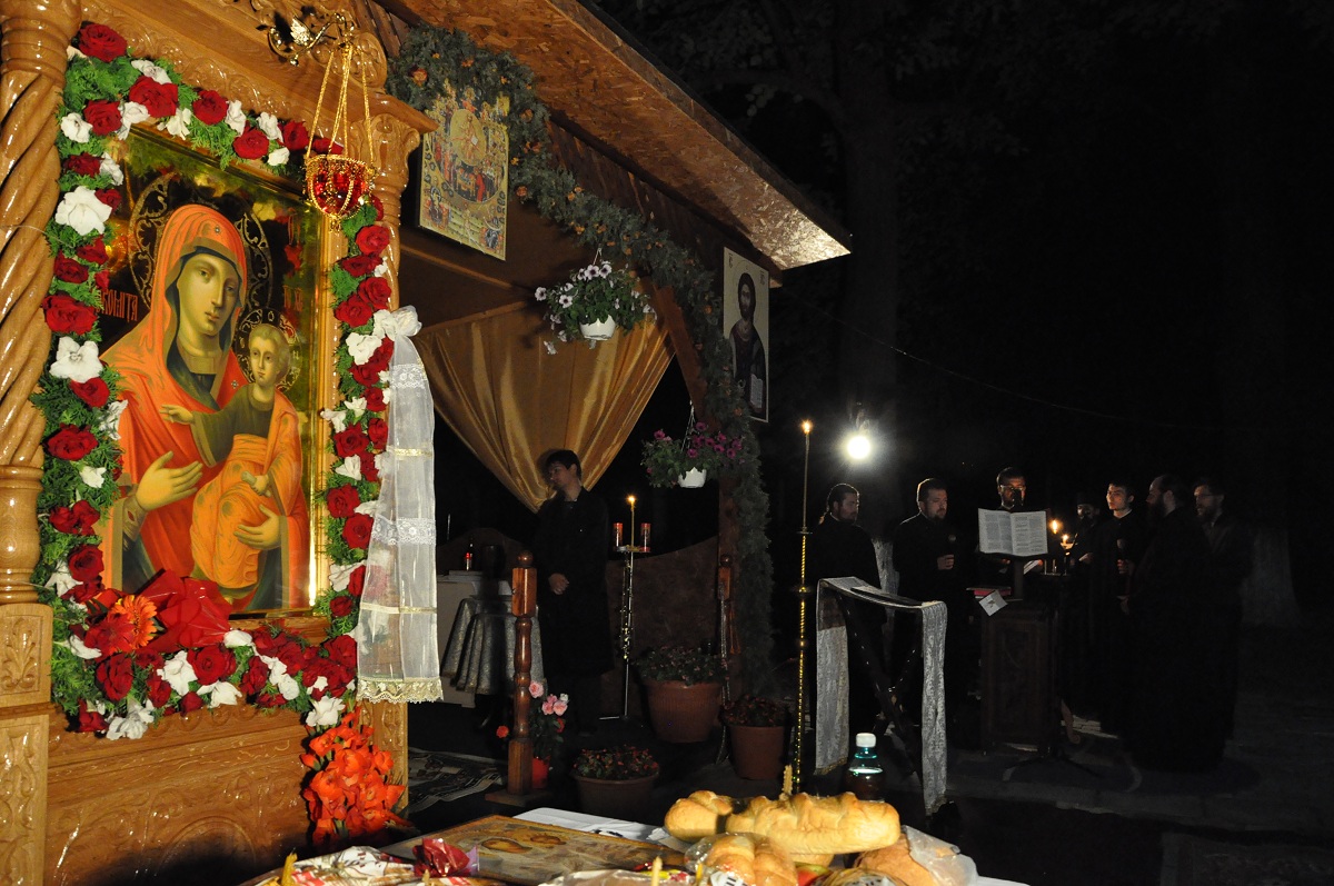 Priveghere de toată noaptea la Mănăstirea Bucium