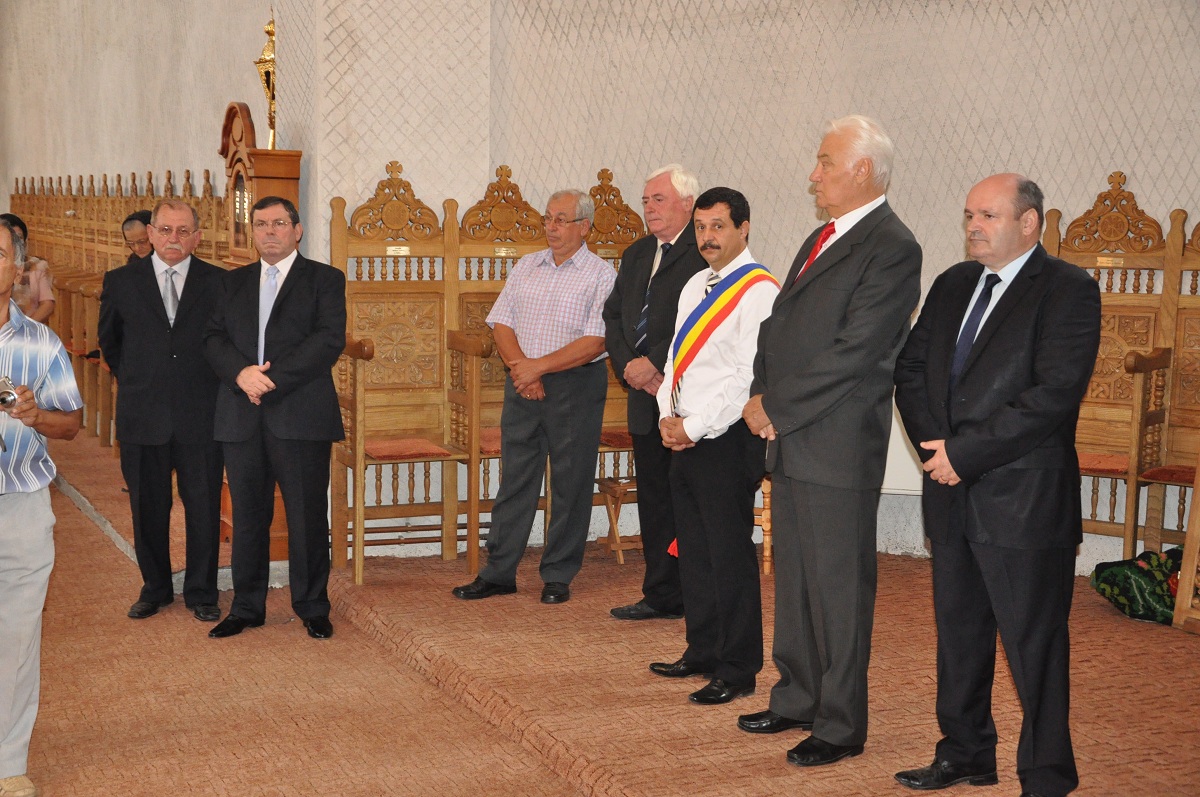 Fiii satului Berezeni, prezenţi la slujba de sfinţire a Bisericii &quot;Adormirea Maicii Domnului&quot;