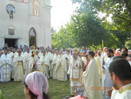 Prezenţă arhierească la hramul parohiei Bereşti, Protopopiatul Sascut