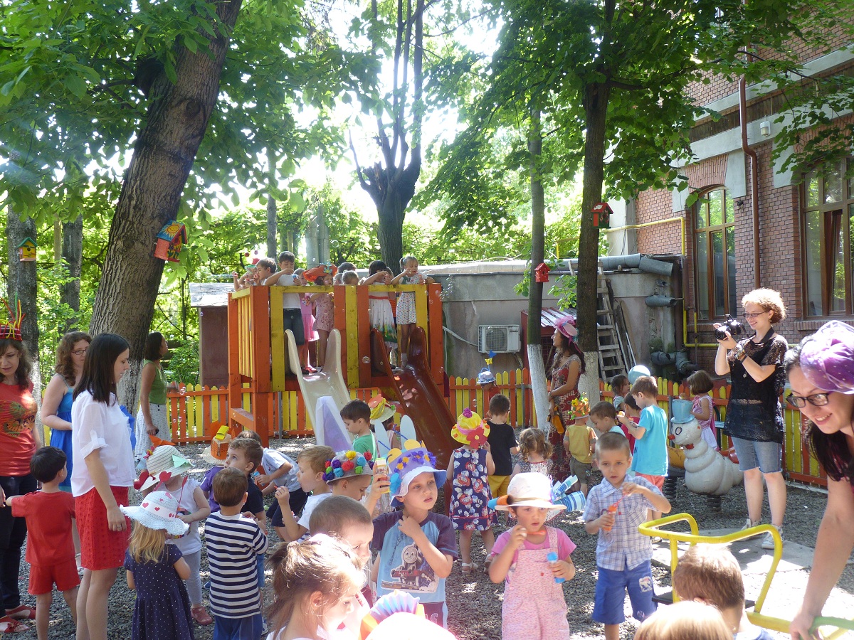 Program de vară la Şcoala „Varlaam Mitropolitul” şi la Grădiniţa „Buna Vestire”