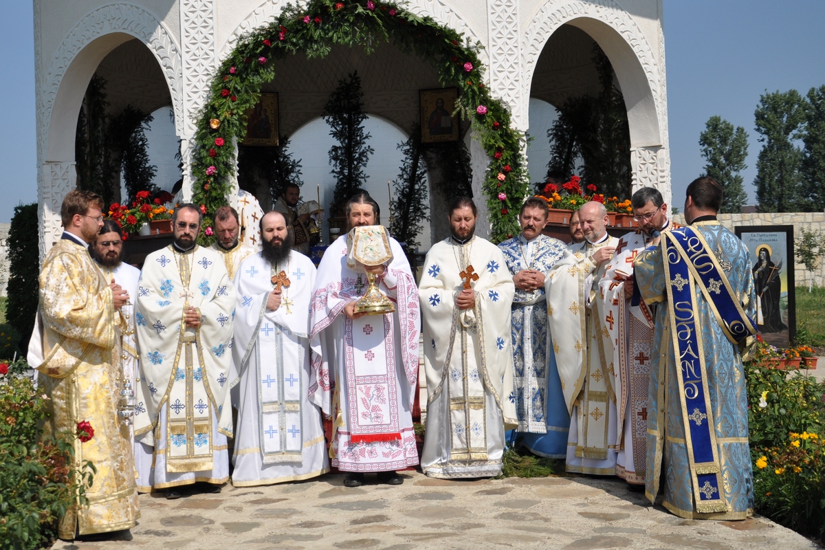 Aflarea moaştelor Sf. Cuv. Serafim de Sarov, hramul de vară al Mănăstirii Eșanca