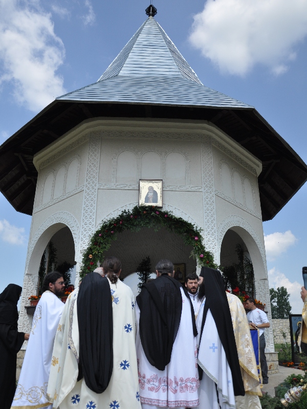 Aflarea moaştelor Sf. Cuv. Serafim de Sarov, hramul de vară al Mănăstirii Eșanca