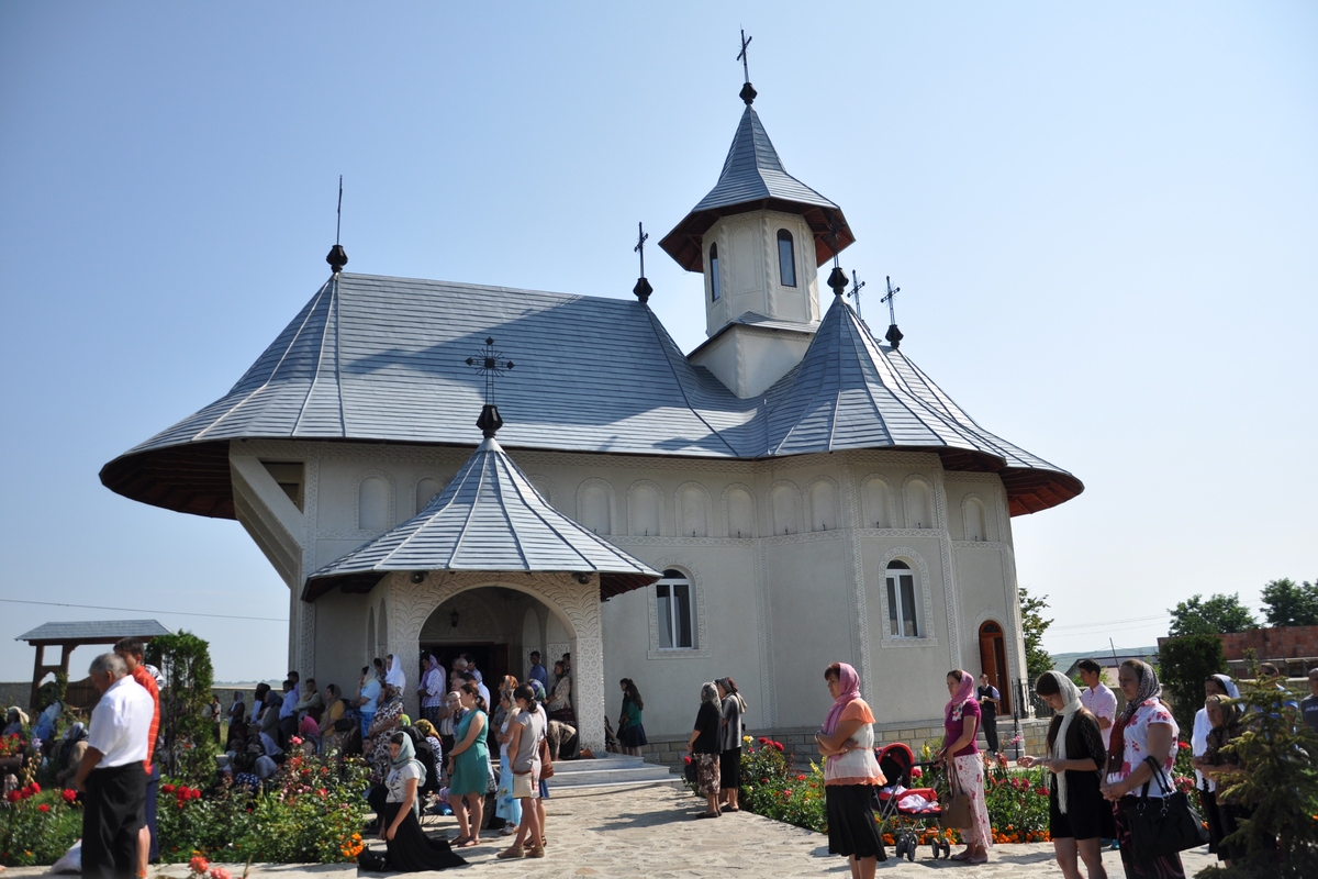 Aflarea moaştelor Sf. Cuv. Serafim de Sarov, hramul de vară al Mănăstirii Eșanca