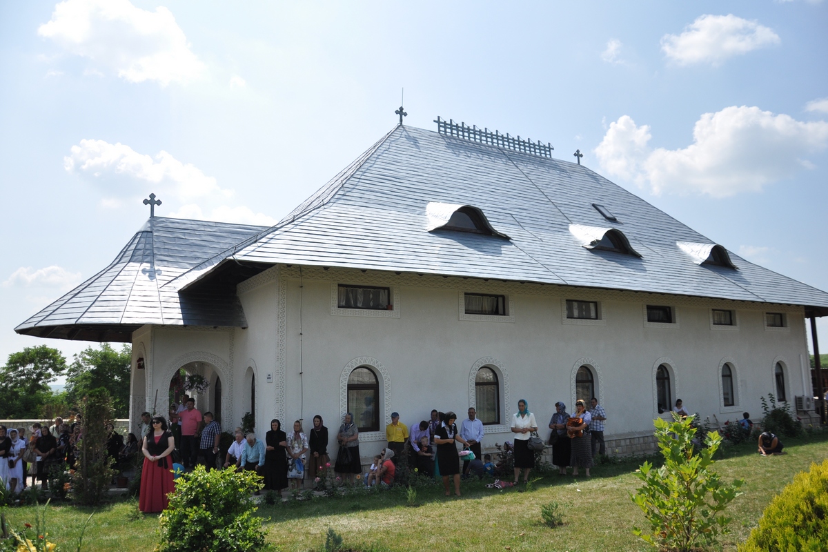 Aflarea moaştelor Sf. Cuv. Serafim de Sarov, hramul de vară al Mănăstirii Eșanca