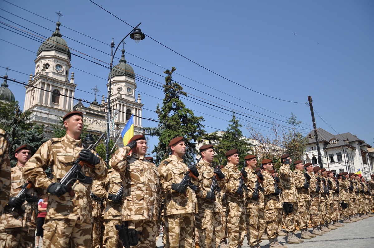 Militarii ieşeni care vor pleca în Afganistan, binecuvântaţi de IPS Teofan