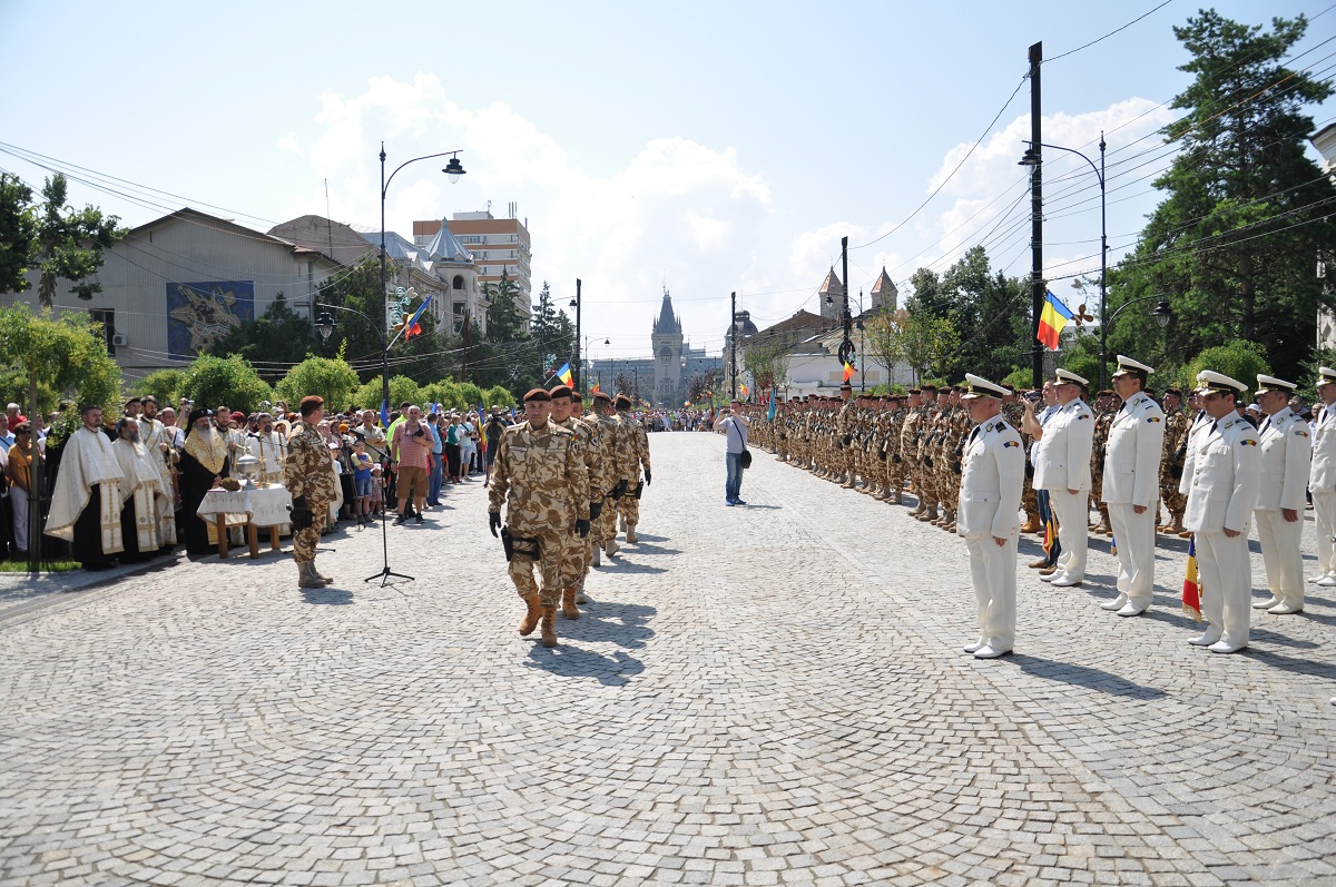 Militarii ieşeni care vor pleca în Afganistan, binecuvântaţi de IPS Teofan