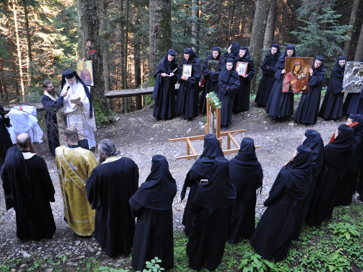 Agapia Veche, locul de întâlnire cu Sfinții Rafail și Partenie pentru numeroși pelerini