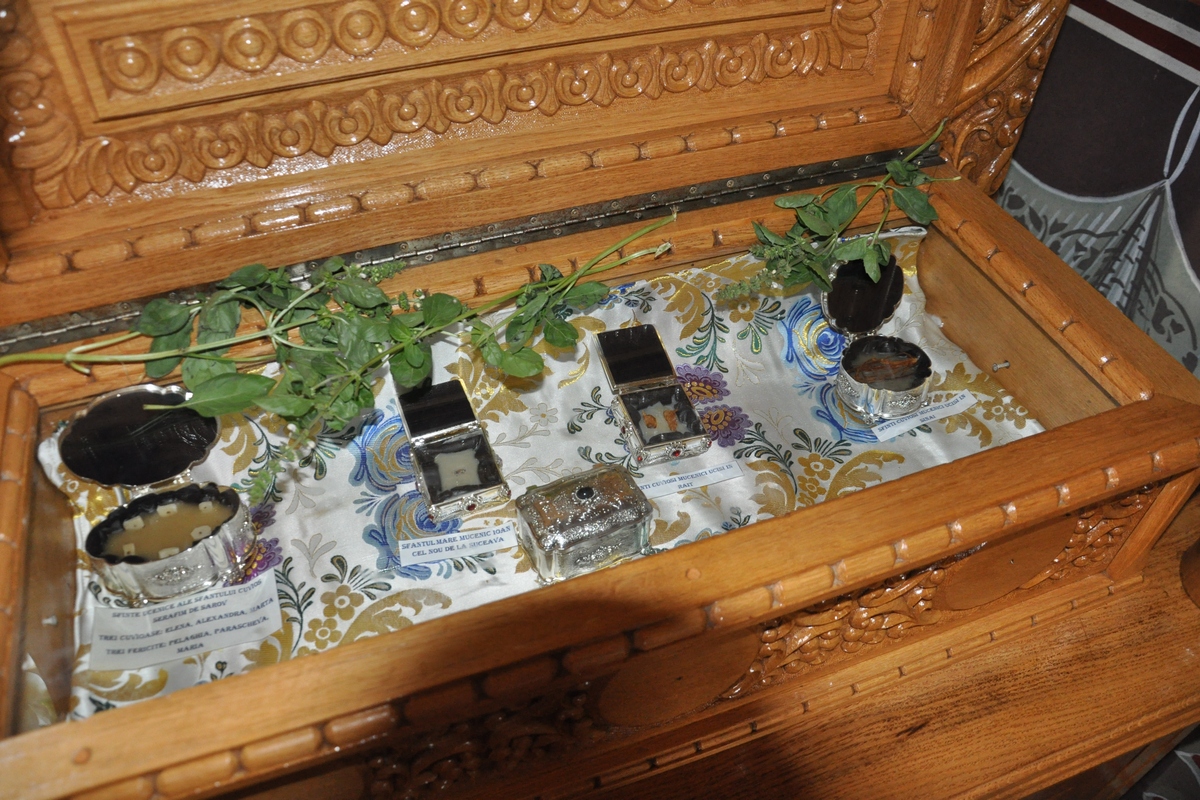 Aflarea moaştelor Sf. Cuv. Serafim de Sarov, hramul de vară al Mănăstirii Eșanca