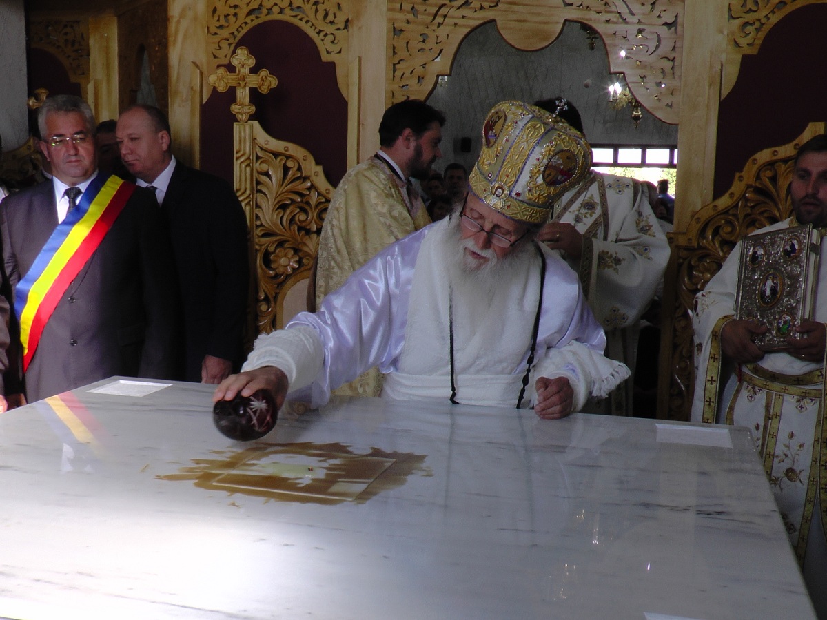 Sfinţirea Bisericii „Înălţarea Domnului“ a Cimitirului Pacea - Nou din Suceava