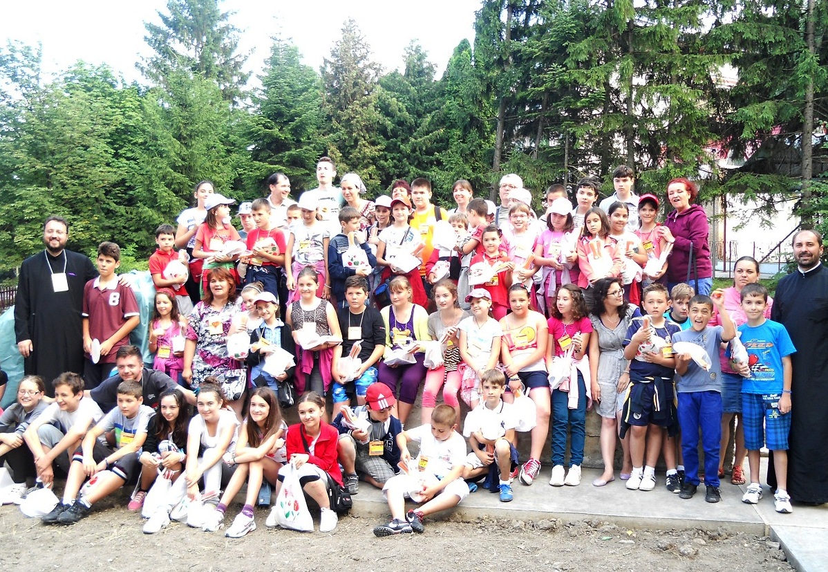 Tabere pentru copii la Centrul de Tineret &quot;Vestitorii Bucuriei&quot; din Balţăteşti