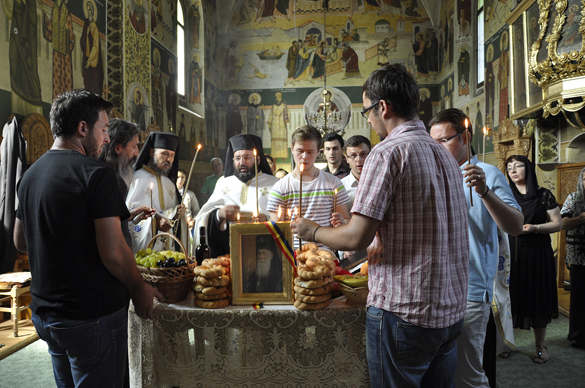 Pomenirea Mitropolitului Visarion Puiu, la Schitul Vovidenia al Mănăstirii Neamţ