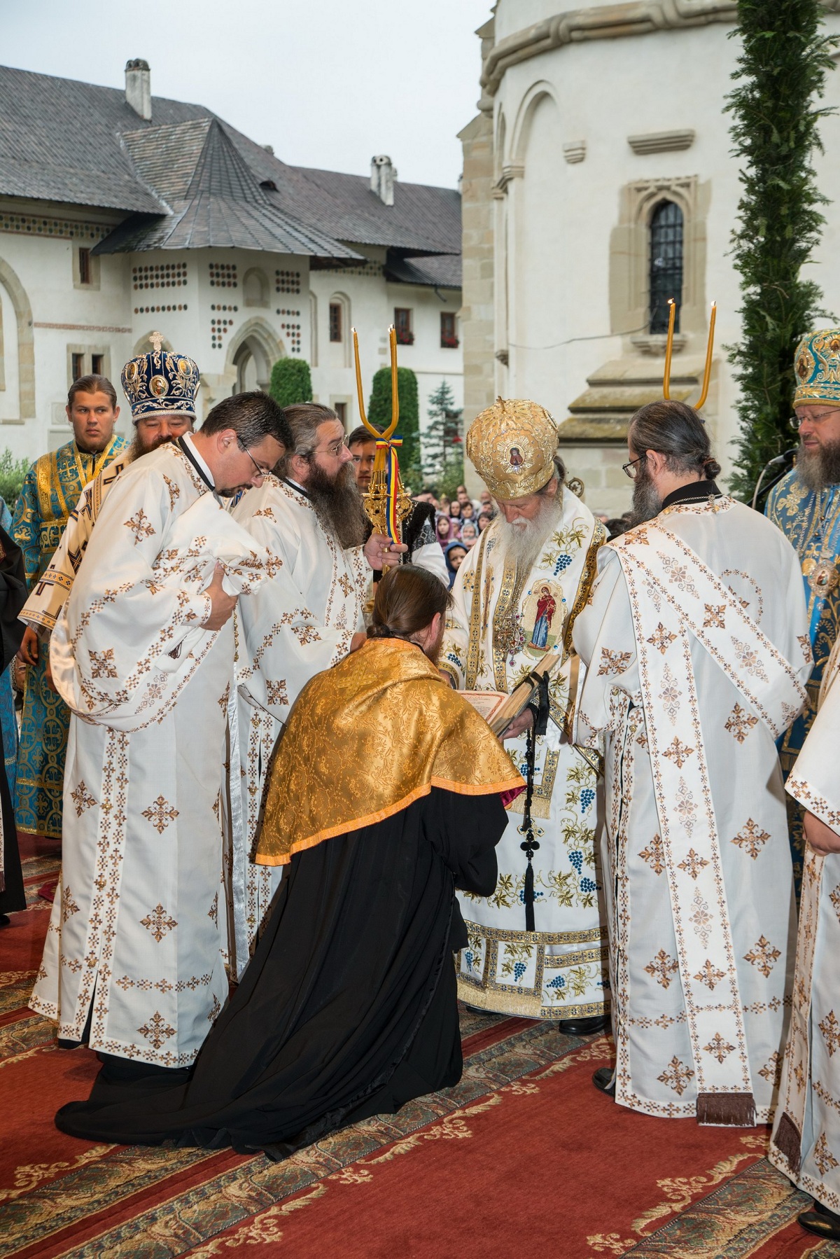 &quot;Maica Domnului a trăit în rugăciune, smerenie şi ascultare&quot;
