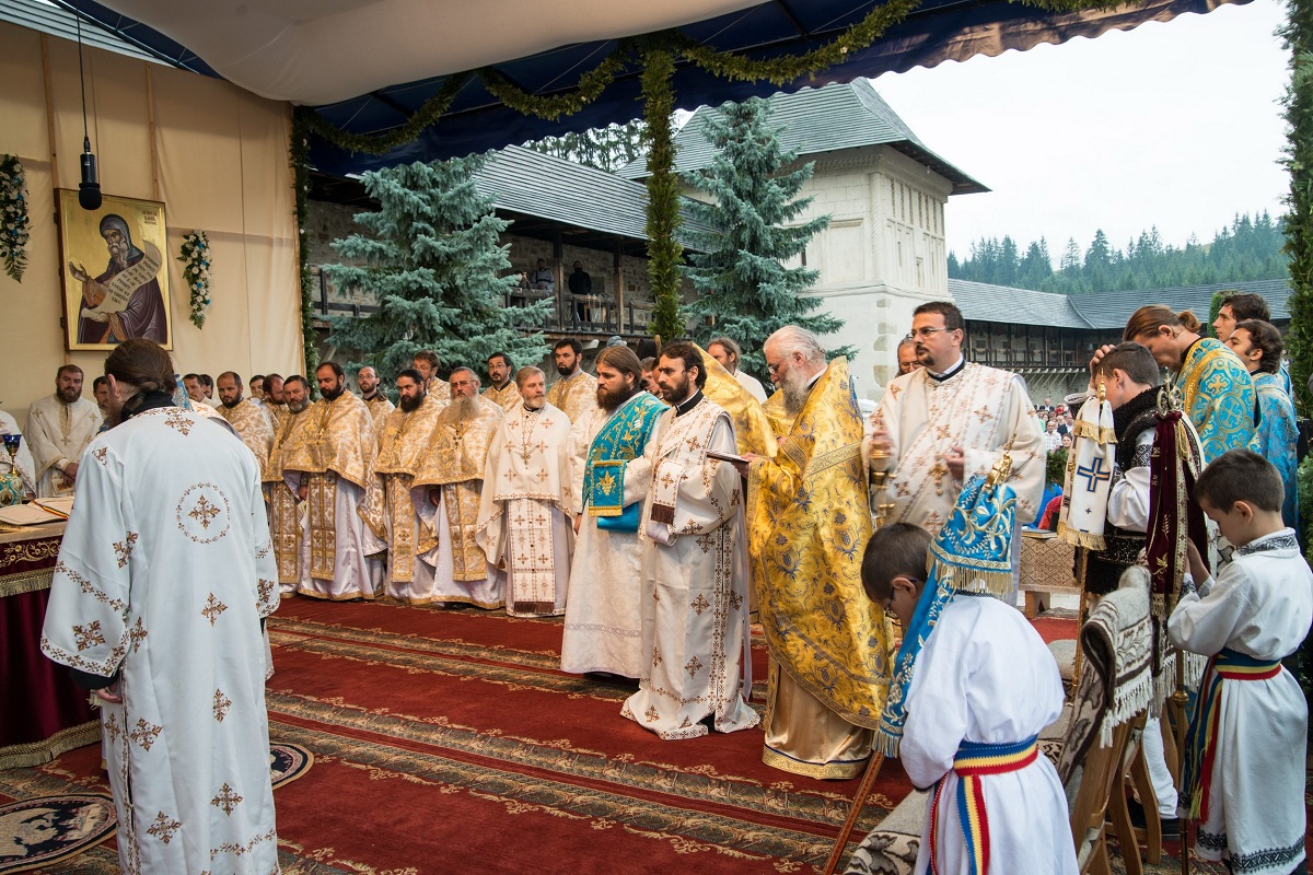 &quot;Maica Domnului a trăit în rugăciune, smerenie şi ascultare&quot;