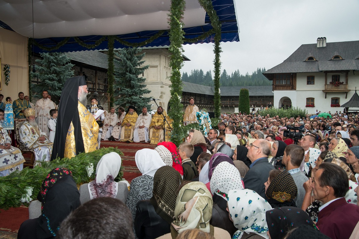 &quot;Maica Domnului a trăit în rugăciune, smerenie şi ascultare&quot;
