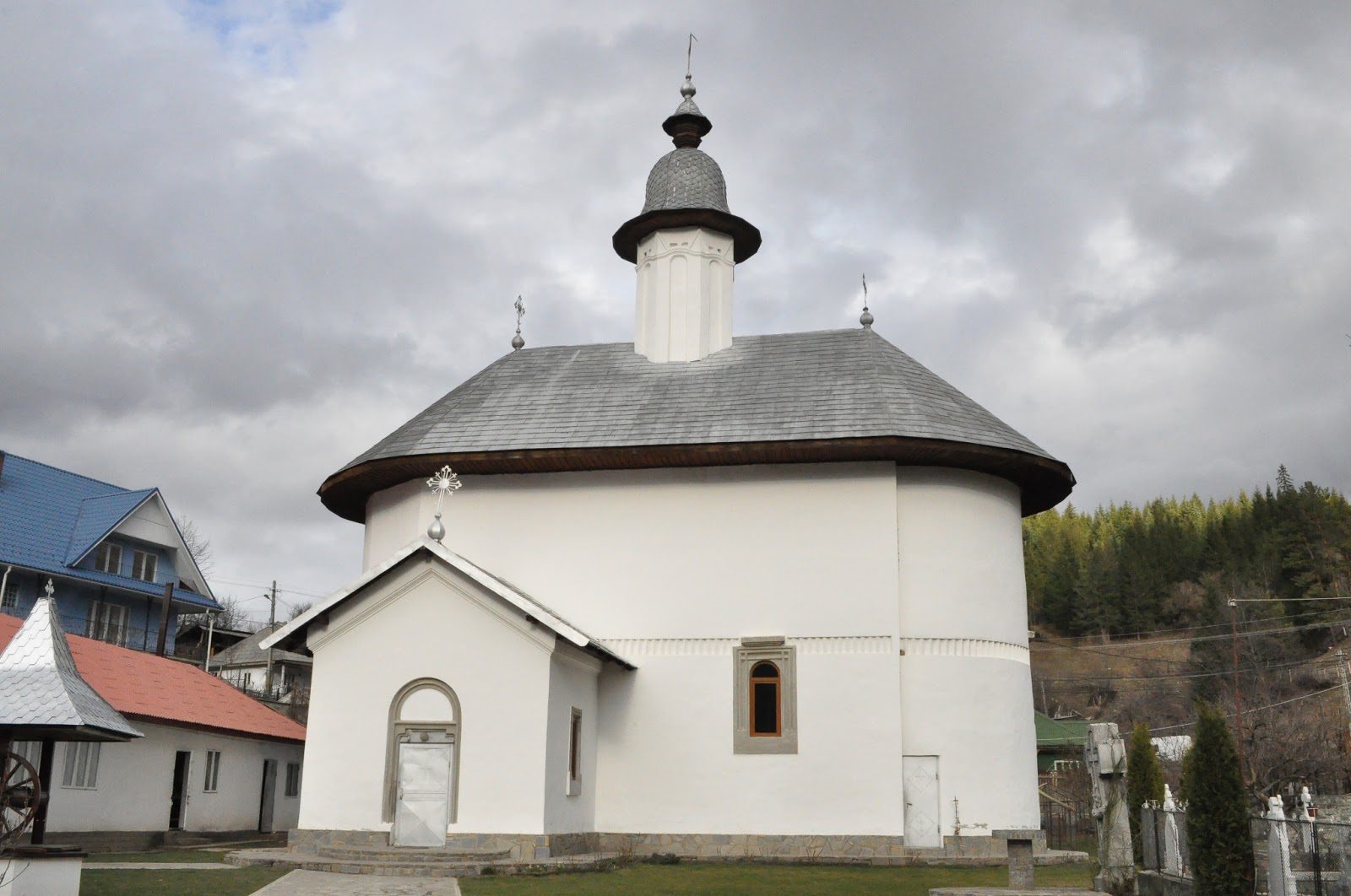 Biserică strămutată, ctitorie a unui domnitor strămutat