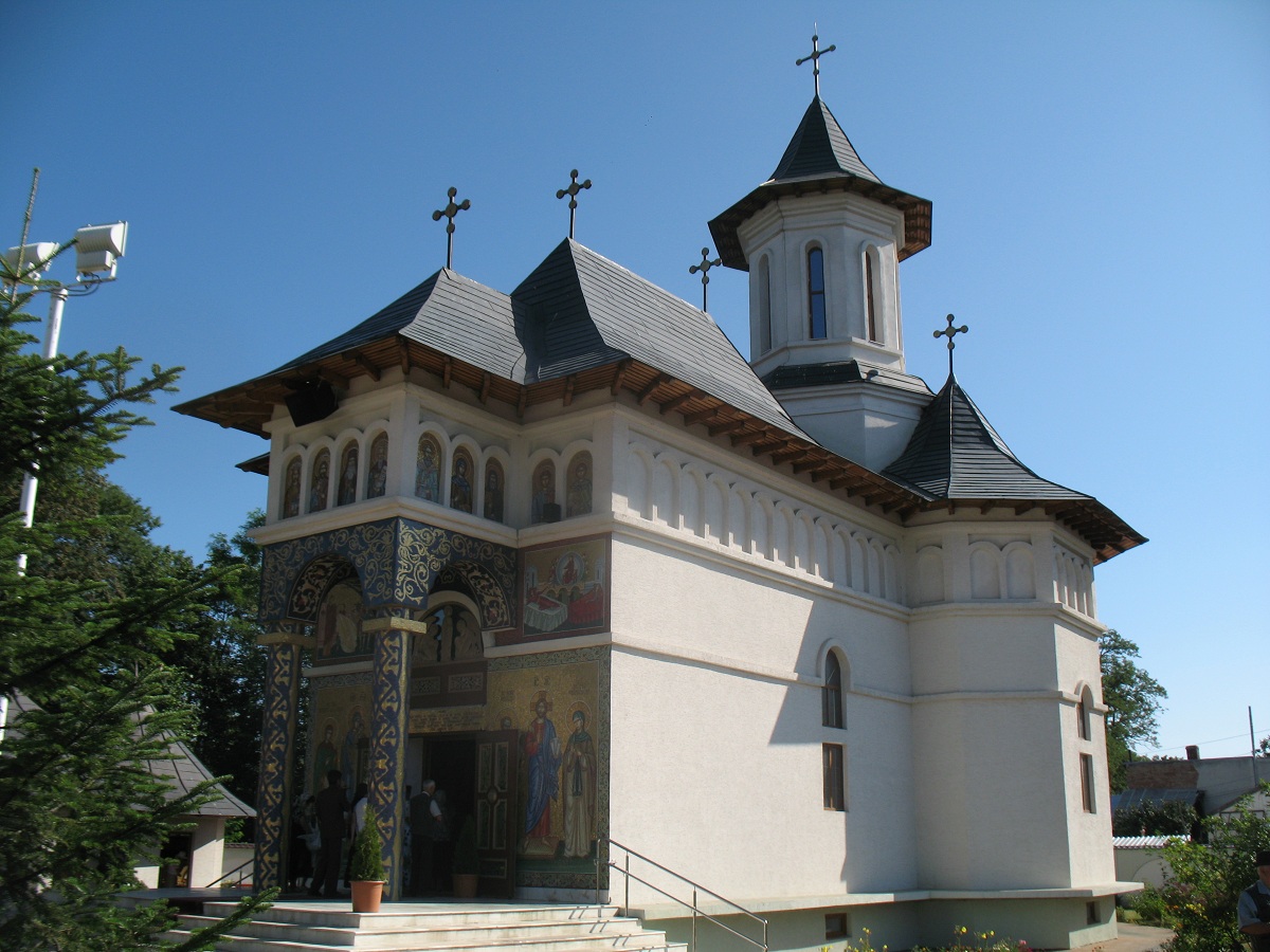Slujbă arhierească în Biserica „Sf. Cuvioasă Parascheva“ din Rădăuţi Slujbă arhierească în Biserica „Sf. Cuvioasă Parascheva“ din Rădăuţi