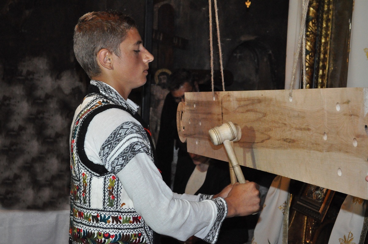 Concurs de toacă în parohia Rotunda - Liteni Concurs de toacă în parohia Rotunda - Liteni