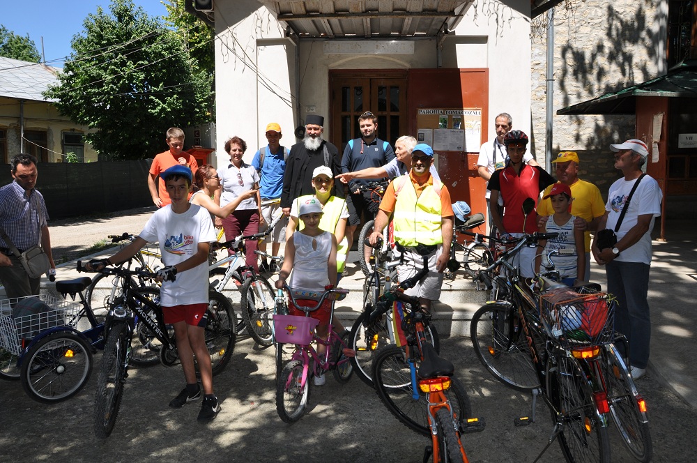 Pelerinaj pe bicicletă la mănăstirile Vlădiceni şi Bucium