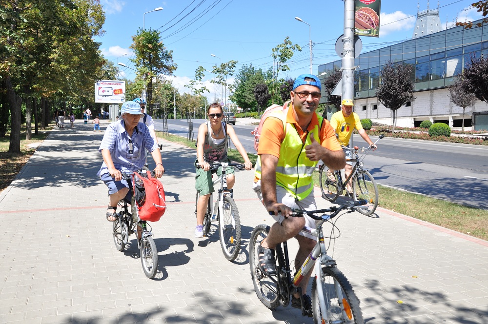Pelerinaj pe bicicletă la mănăstirile Vlădiceni şi Bucium