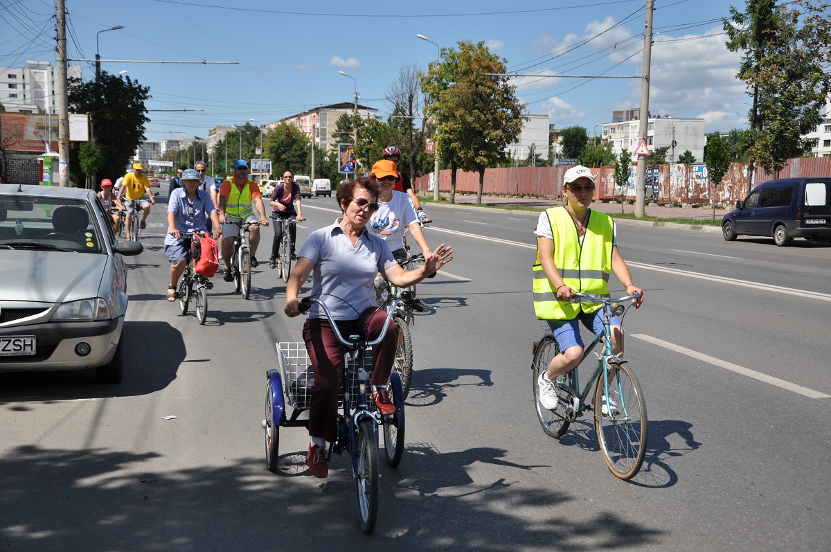 Pelerinaj pe bicicletă la mănăstirile Vlădiceni şi Bucium