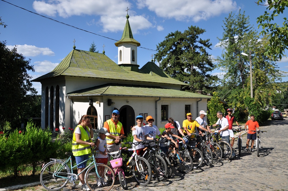 Pelerinaj pe bicicletă la mănăstirile Vlădiceni şi Bucium