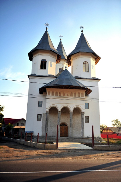 Sfințirea bisericii parohiei Cotu Vameș