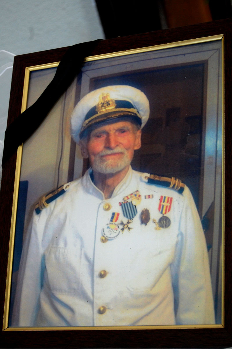 Horia Crişan sau călătoria de sub steagul Marinei Regale în strana Sfintei Biserici Horia Crişan sau călătoria de sub steagul Marinei Regale în strana Sfintei Biserici