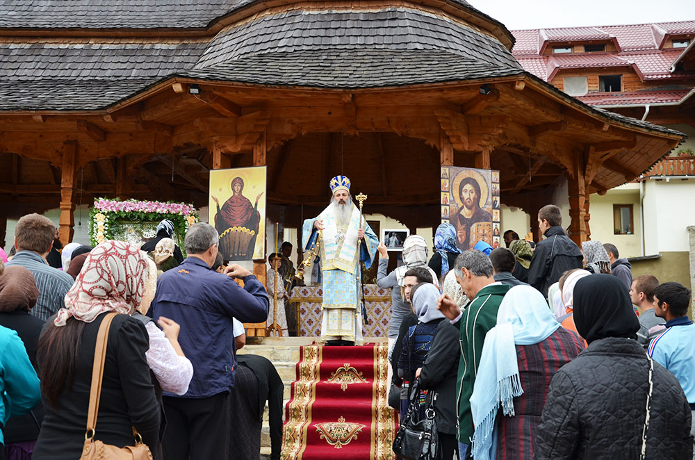 Hram şi hirotesie de stareţă la Mănăstirea Paltin - Petru Vodă