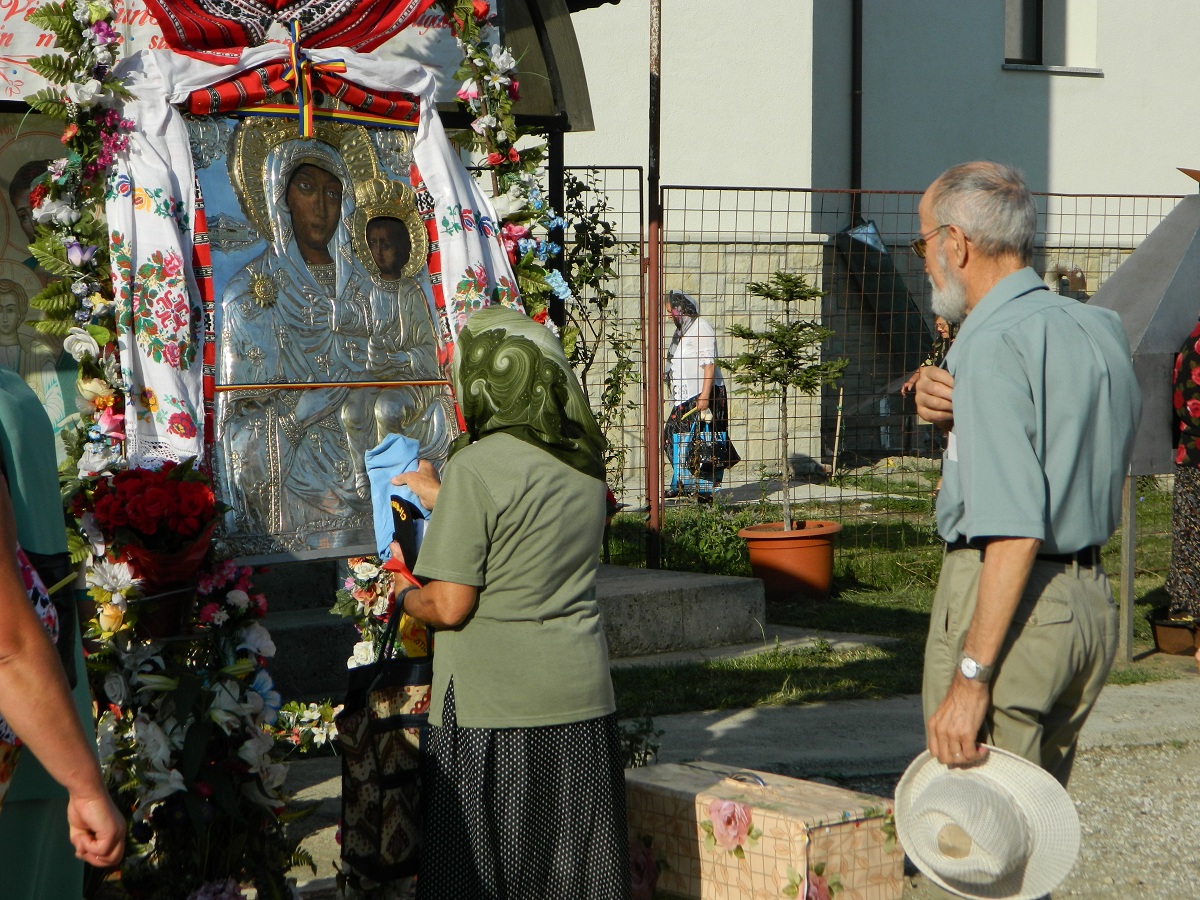 Pelerinaje în cinstea Maicii Domnului în Eparhia Romanului şi Bacăului