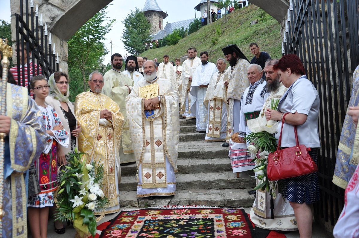 Biserica parohiei Cuiejdiu-Gârcina, resfințită de IPS Mitropolit Teofan