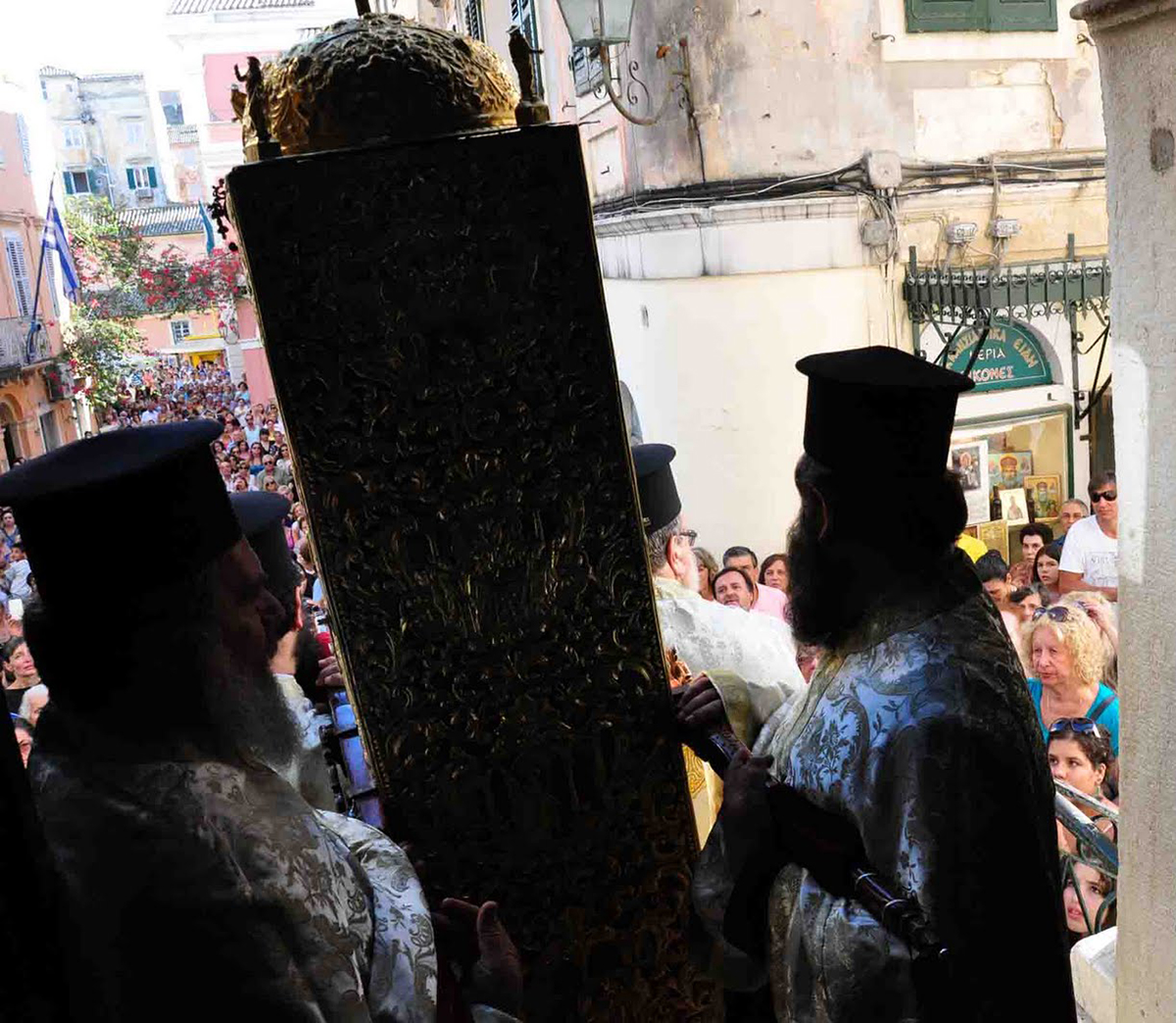 Pelerinaj cu moaștele Sfântului Spiridon în Corfu
