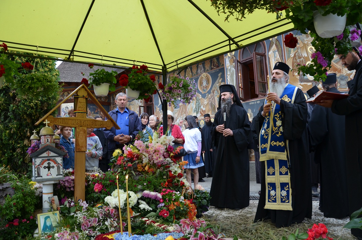 Hram şi hirotesie de stareţă la Mănăstirea Paltin - Petru Vodă