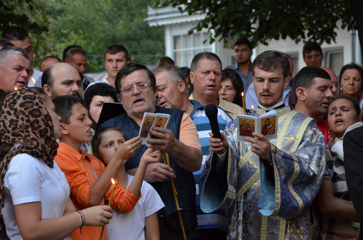 Moaştele Sfântului Cuvios Iosif, aşezate spre închinare la Mănăstirea Văratec